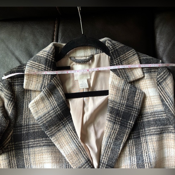 Black and Cream Plaid Blazer - Picture 6 of 10